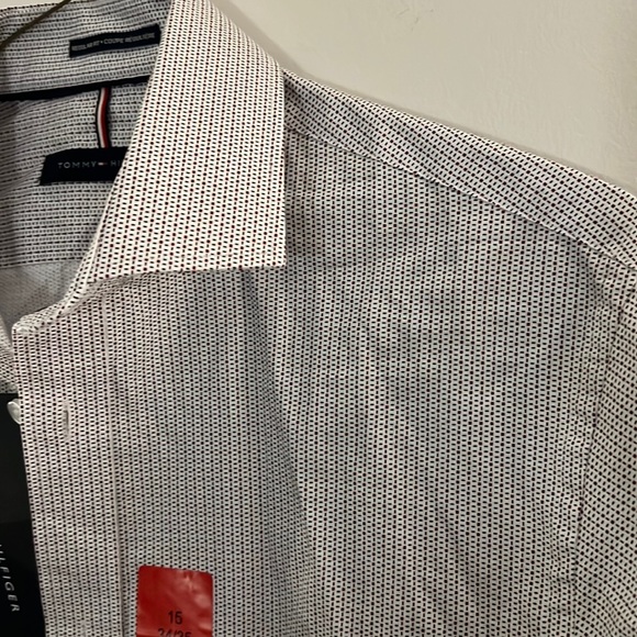 ⭐️ 3/$50 ⭐️ NWT Tommy Hilfiger Regular Fit Dress Shirt - Size Medium - Picture 3 of 7